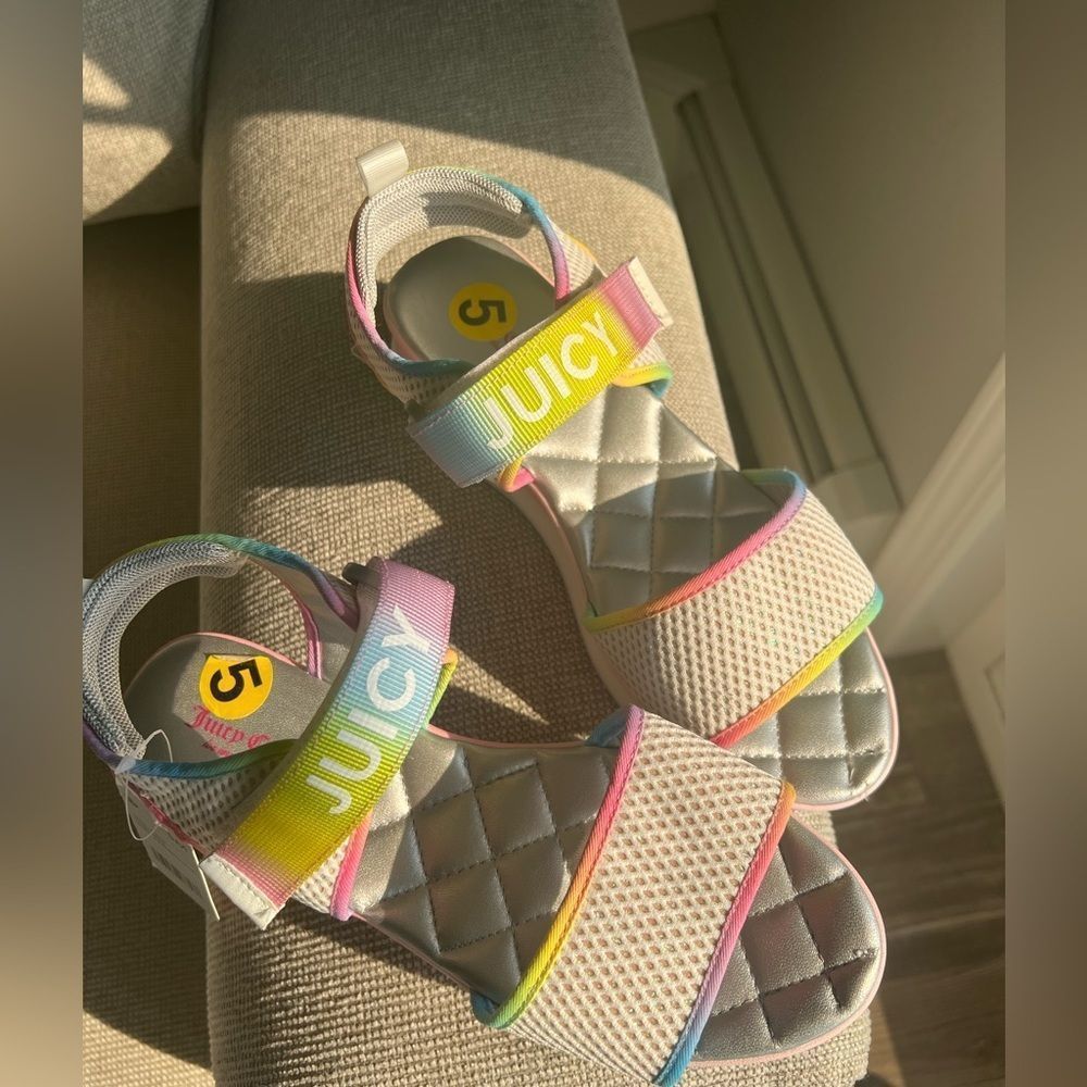 NWT Juicy Couture women Sandals Size 5, casual, brand New, Velcro